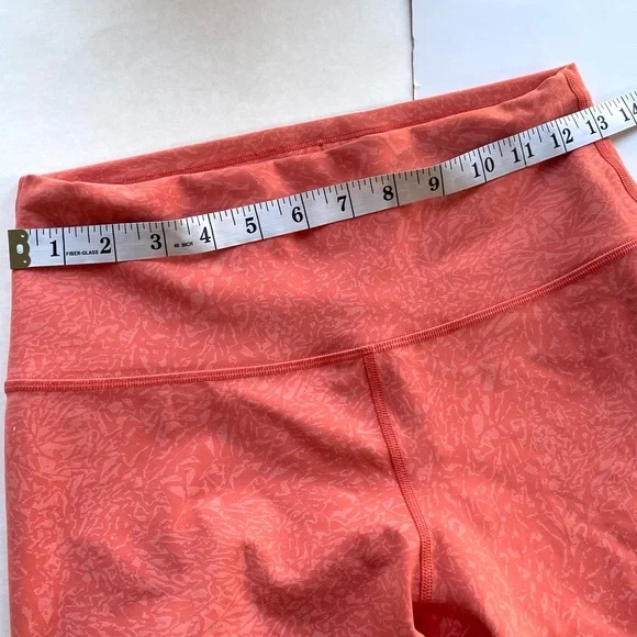 Lululemon Athletica Bike Shorts Wunder Train SIze 8 - Picture 5 of 10